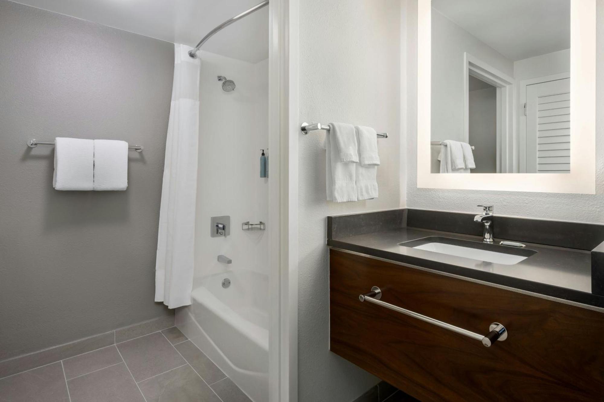 Courtyard By Marriott Chattanooga Downtown Buitenkant foto